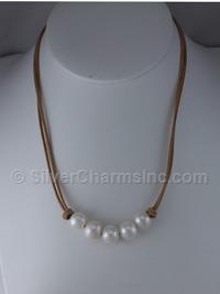 5 Pearls Suede Necklace