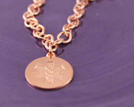 Rose gold chain necklace with round pendant