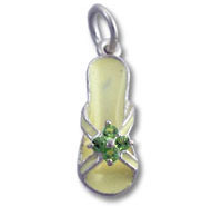 Yellow flip-flop pendant with green gemstone Yellow flip-flop pendant with green gemstone