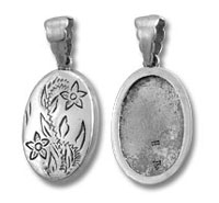 Oval floral silver pendant front and back