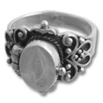 Silver filigree ring with oval cabochon