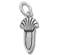 Silver scallop shell dagger pendant