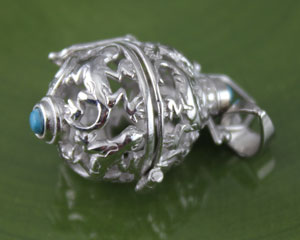 Lizard Oval Stone Locket