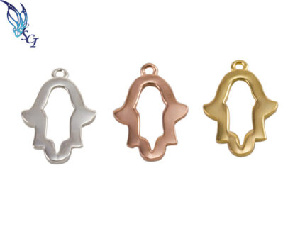 Cut Out Hansa Charm